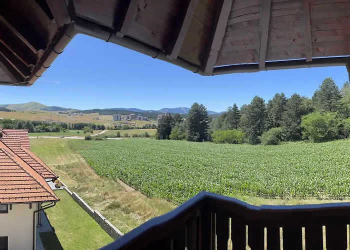 Pinewood Premium Mountain View 아파트 즐라티보