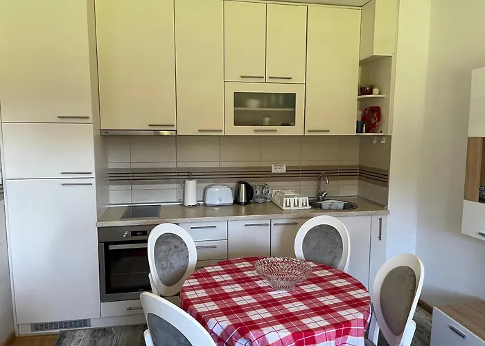 Pinewood Premium Mountain View