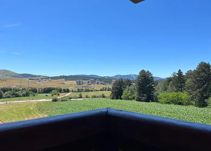 Pinewood Premium Mountain View 아파트 즐라티보