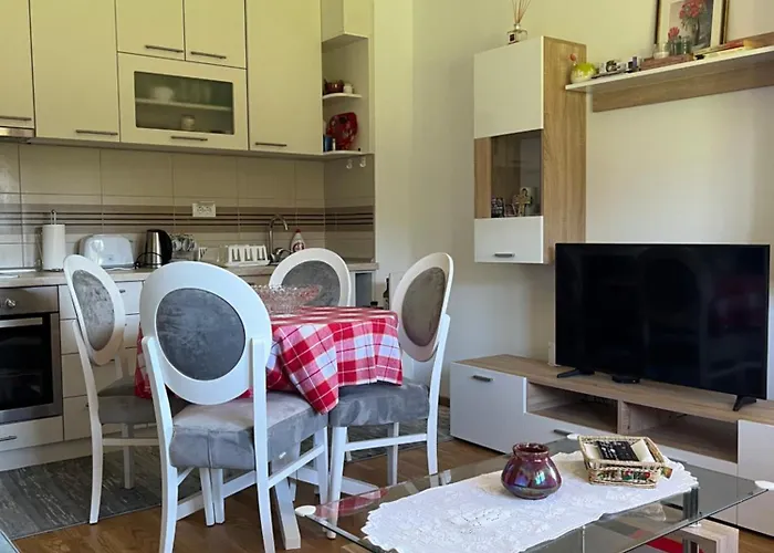 Pinewood Premium Mountain View 아파트