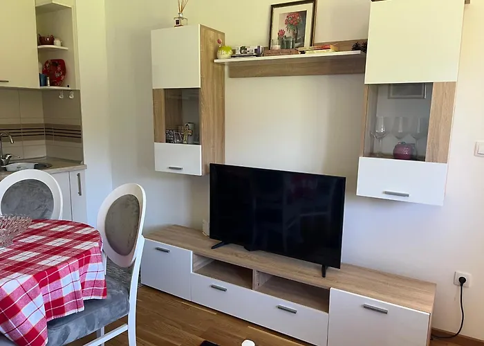 Pinewood Premium Mountain View 즐라티보